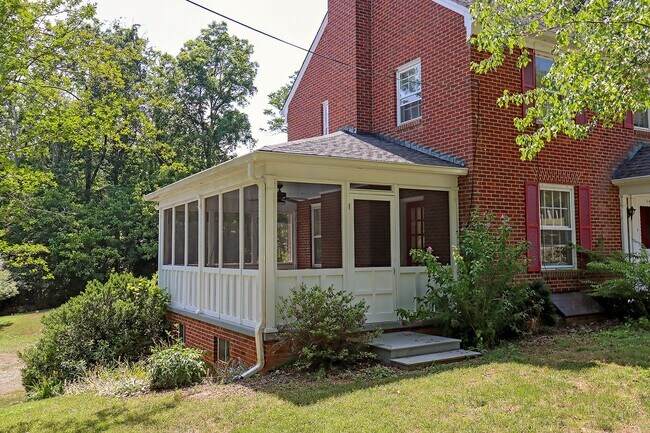 Foto del edificio - Scottsville Charm! Move-In Ready Home Near Library, Brewery & James River