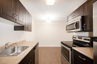 Building Photo - 333 Edison Apartment