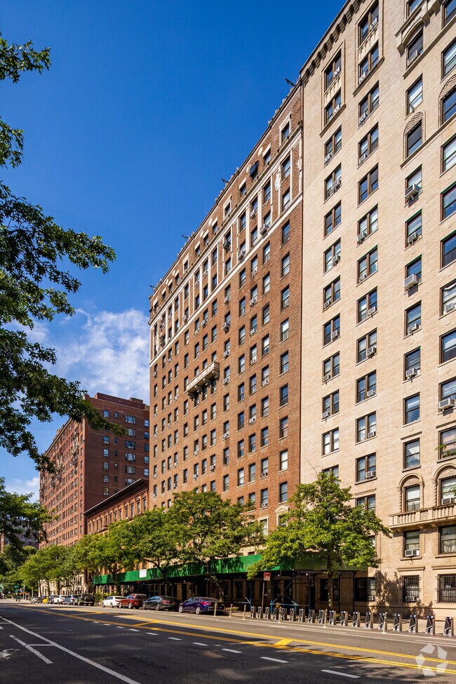 Building Photo - 209 W 106th St