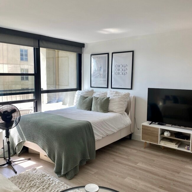 Foto del edificio - 1030 N State St