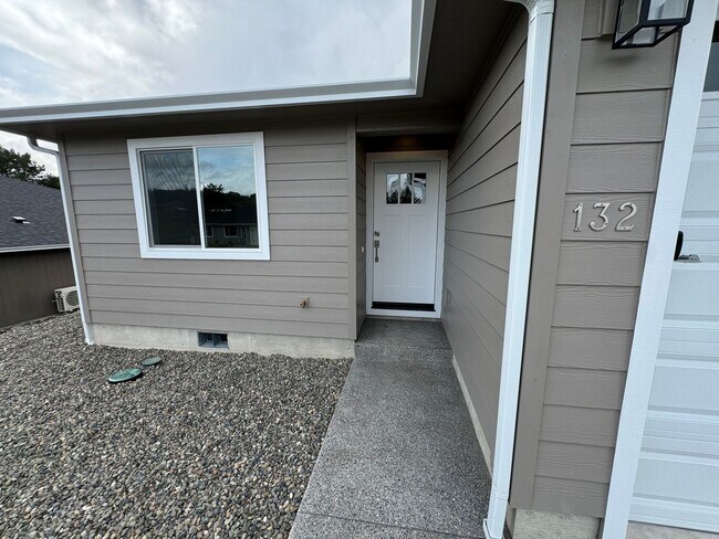 Foto del edificio - Green Area 3 Bedroom 2 Bath Duplex with Ga...