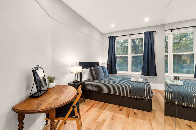 Building Photo - 30 Carlton St.