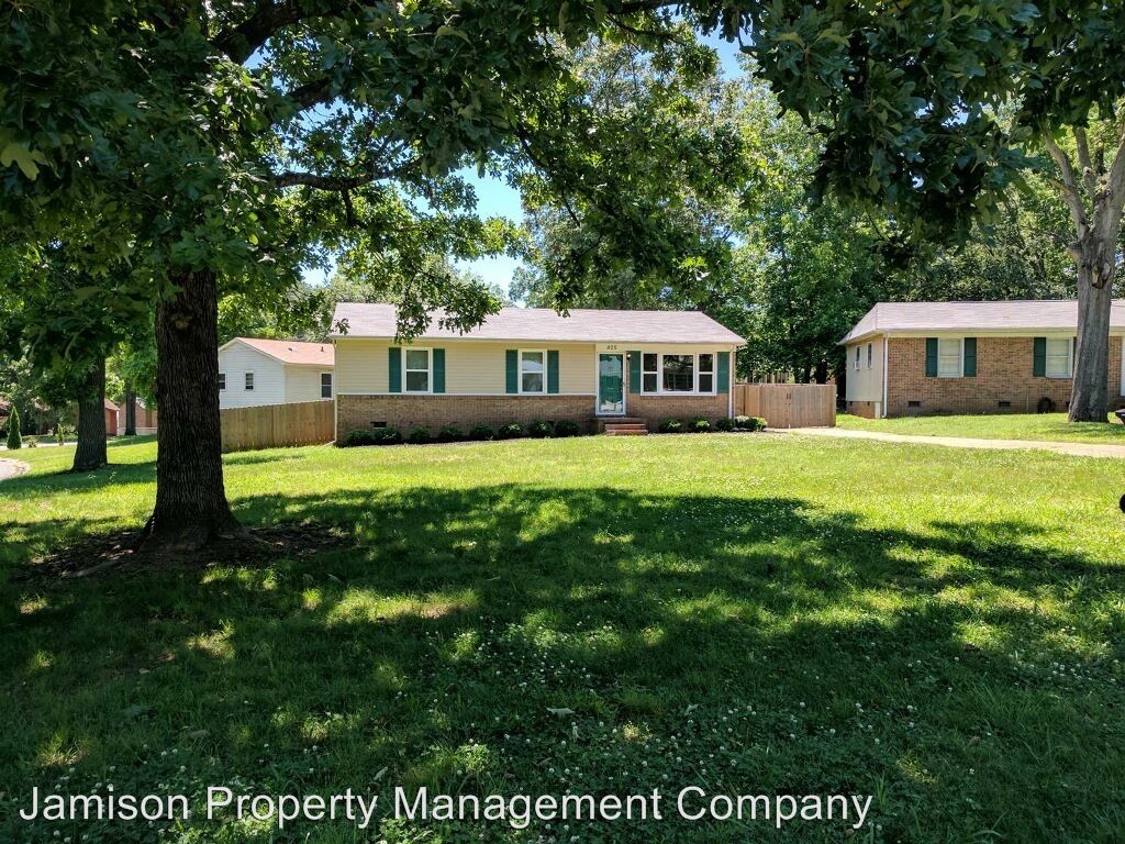 Building Photo - 805 Pine Terrace Dr