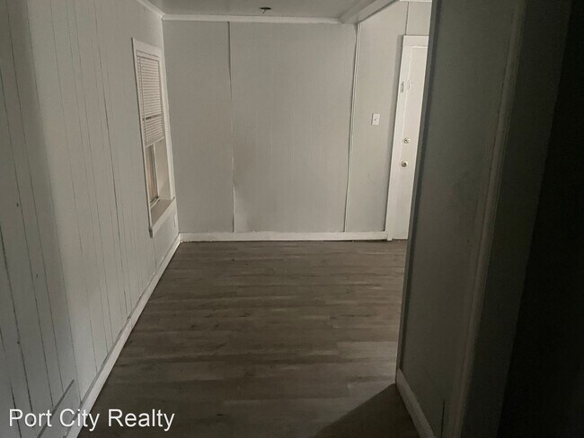 Building Photo - 3 br, 1 bath House - 4255 Rightway Ave