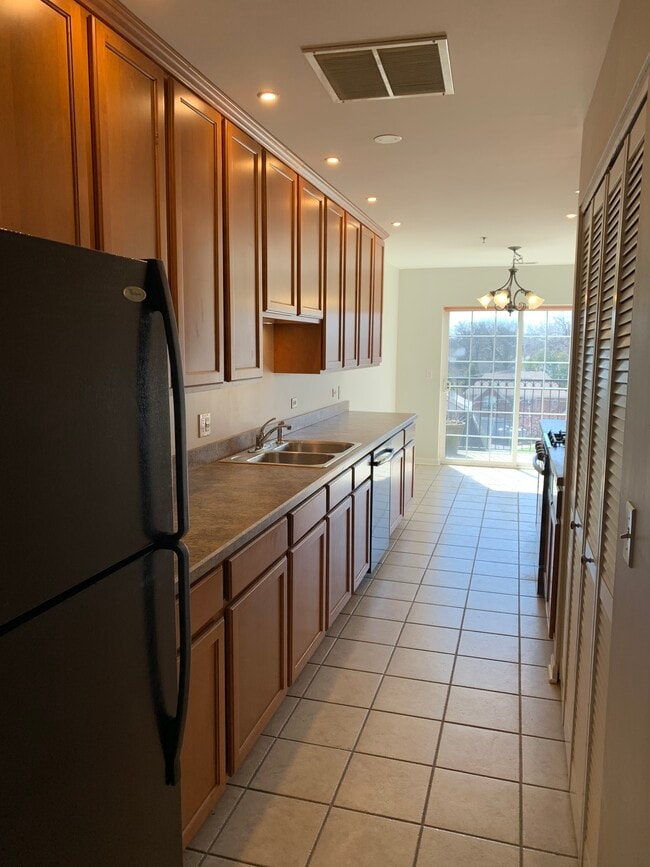 Kitchen - 10 N Lake St
