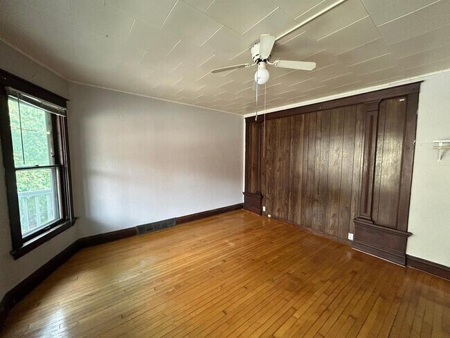 Foto del edificio - 110 S Blair St