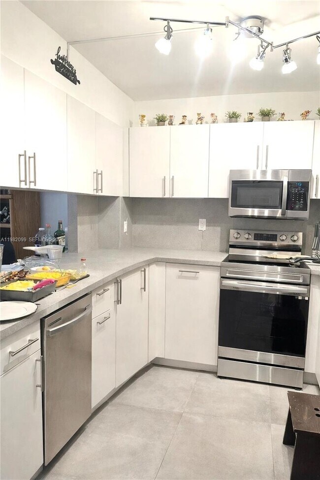 Foto del edificio - 10073 SW 77th Ct