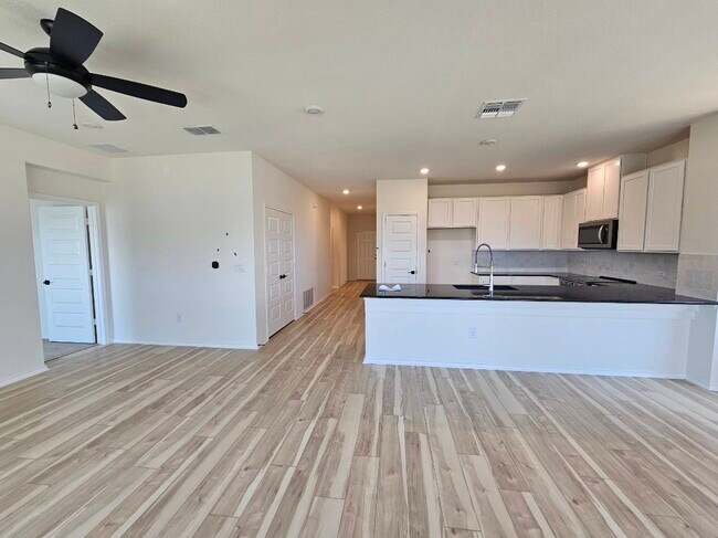 Building Photo - 8107 Marigny Way