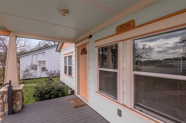 Foto del edificio - 1306 22nd St