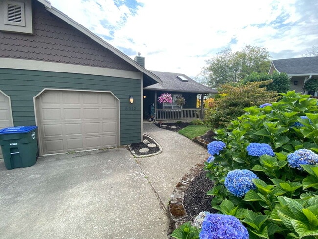 Building Photo - Spacious 4-bedroom with Panoramic Deck Nex...