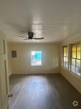Building Photo - 825 Powell Rhodes Dr