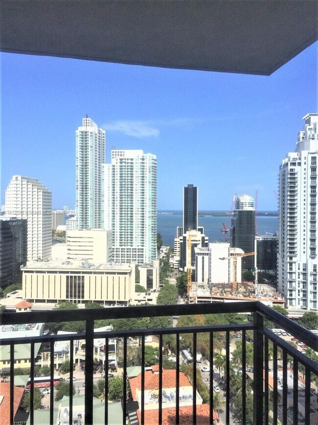 Foto del edificio - 999 SW 1st Ave