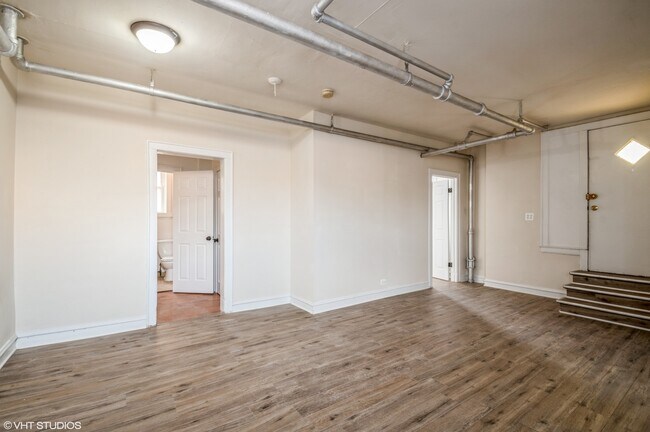 Foto del edificio - 5419 W Montrose Ave