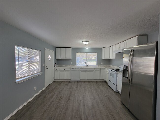 Building Photo - 14245 Ravine