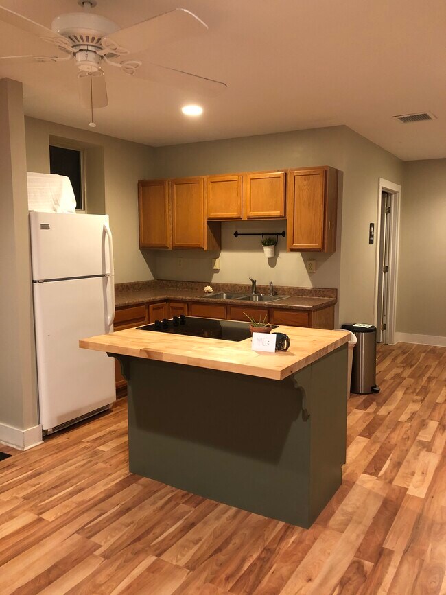Kitchen - 59 S Gallatin Ave