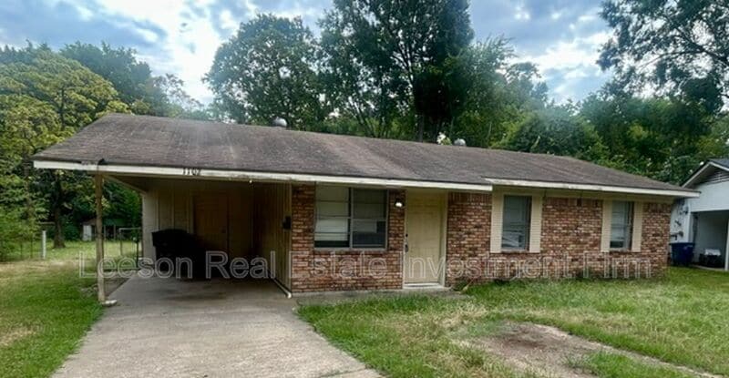 Building Photo - 1102 Cloverdale Dr