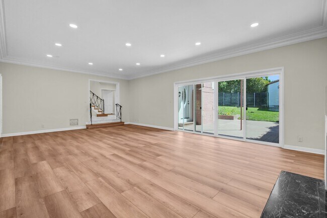 Building Photo - 414 Hilgard Ave