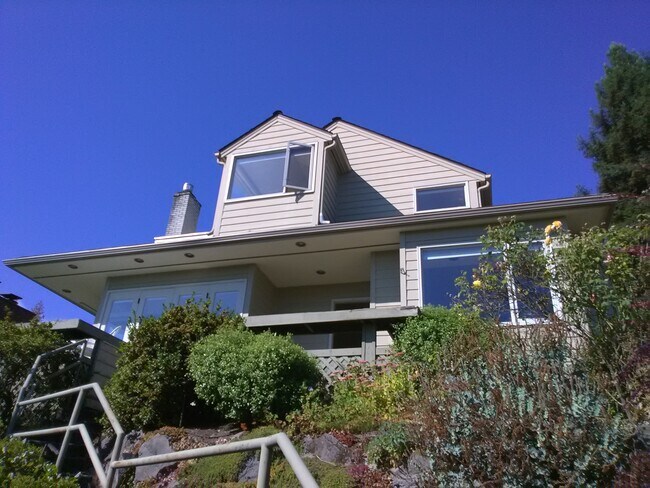 Building Photo - 6537 51st Ave NE