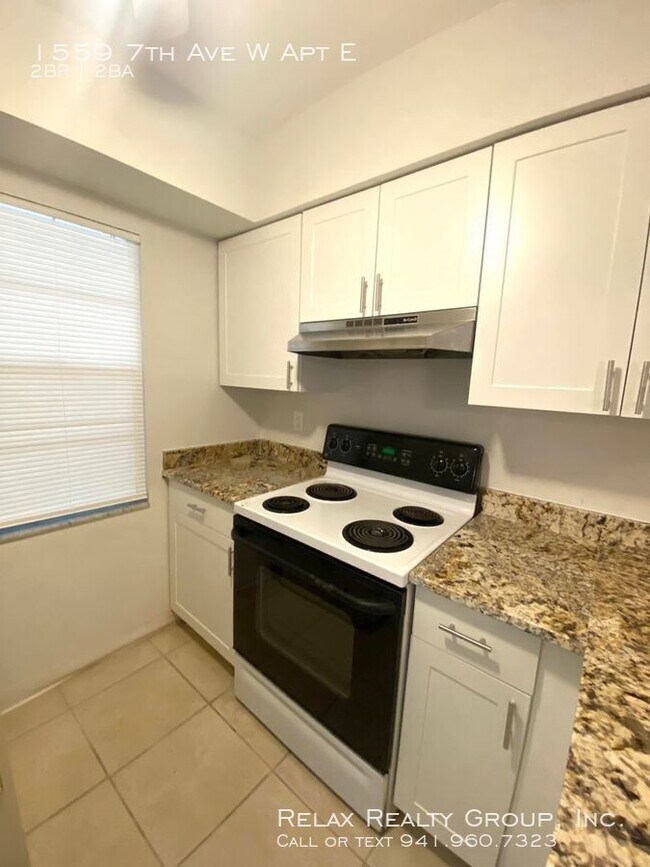 Foto del edificio - 1559 7th Ave W