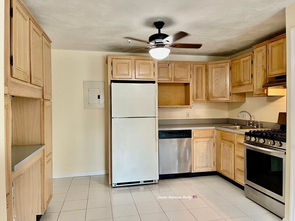 Photo - 5 Kenmar Dr (Billerica, MA)