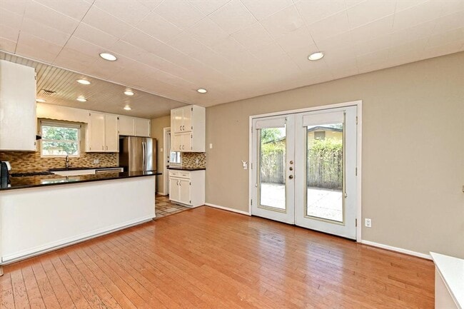 Foto del edificio - 5205 Brookdale Ln