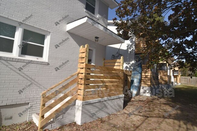 Foto del edificio - 1602 Johns Rd