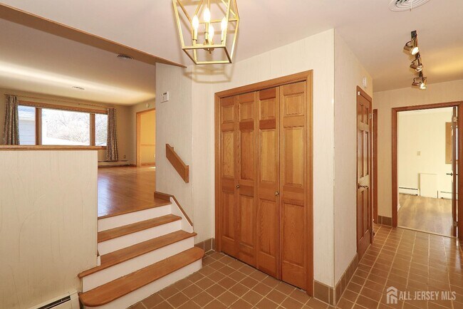 Foto del edificio - 240 Twin Oaks Terrace