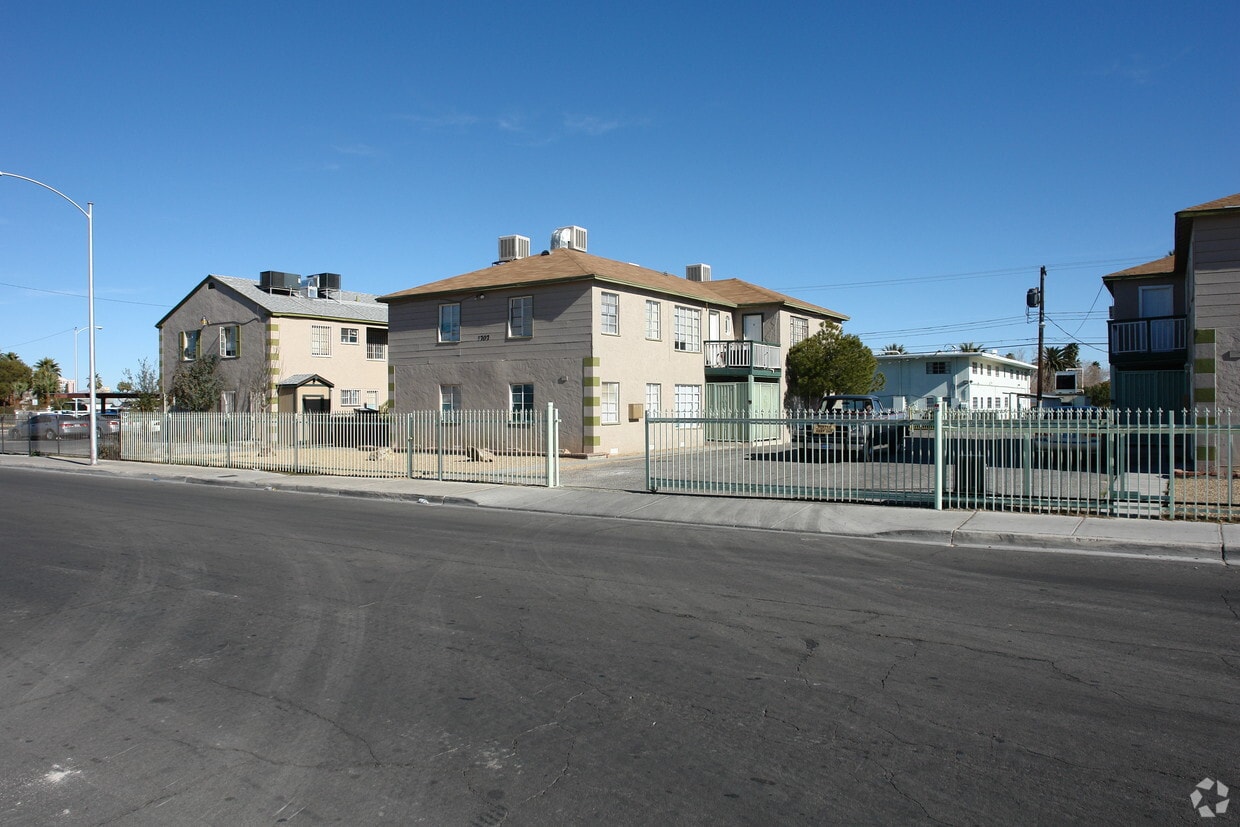 Foto principal - 1707 Santa Paula Dr