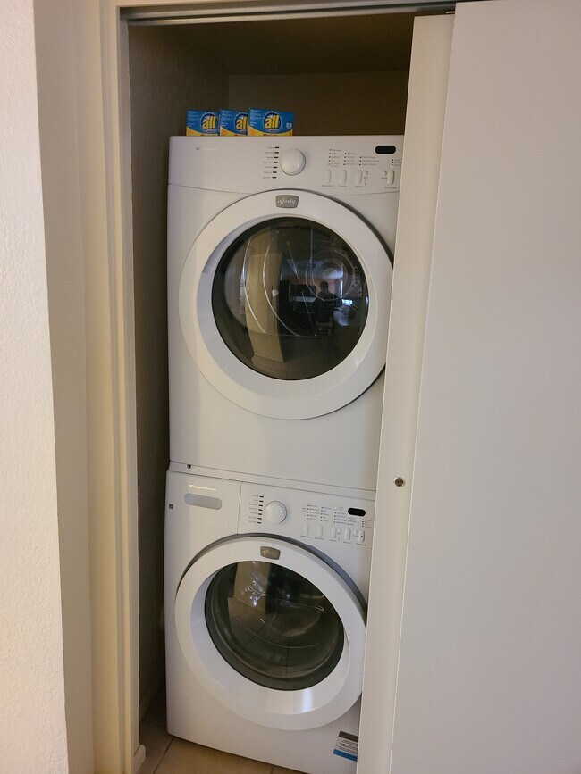 Laundry - 886 W Galveston St