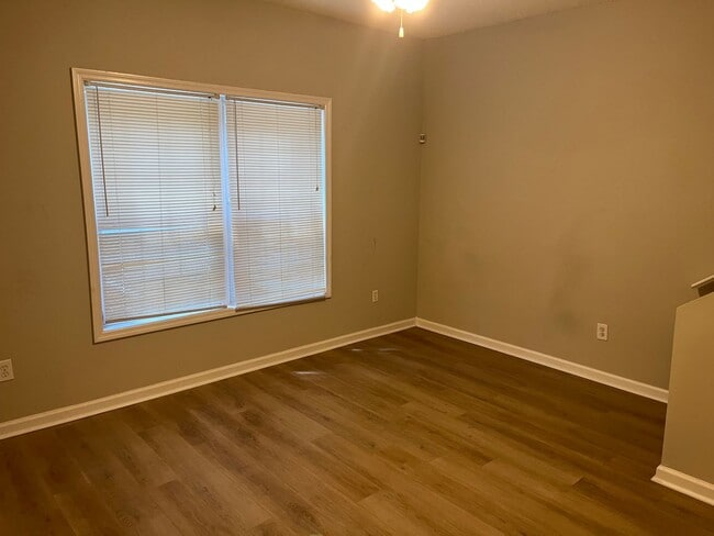 Building Photo - Condo at South Creek Available in August!
