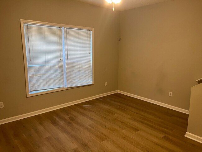 Foto del edificio - Condo at South Creek Available in August!
