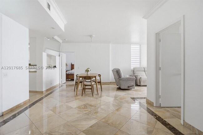 Building Photo - 888 Brickell Key Dr