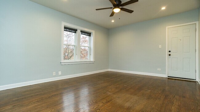Foto del edificio - 3320 N LeClaire Ave