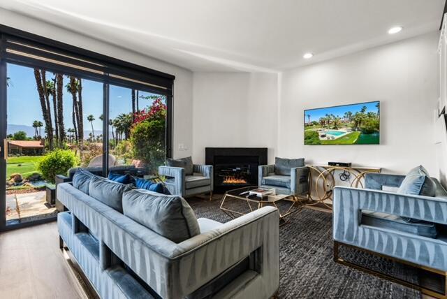 Foto del edificio - 38101 Crocus Ln