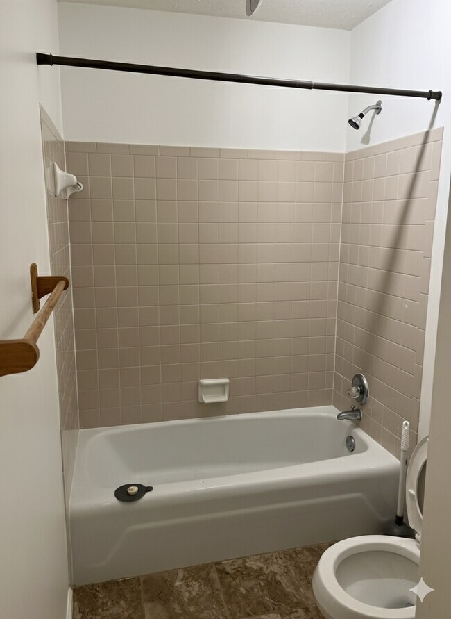 Foto del edificio - 803 Ashlawn Pl