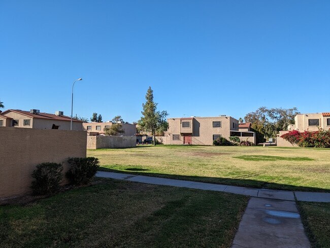 Building Photo - 4032 W Reade Ave