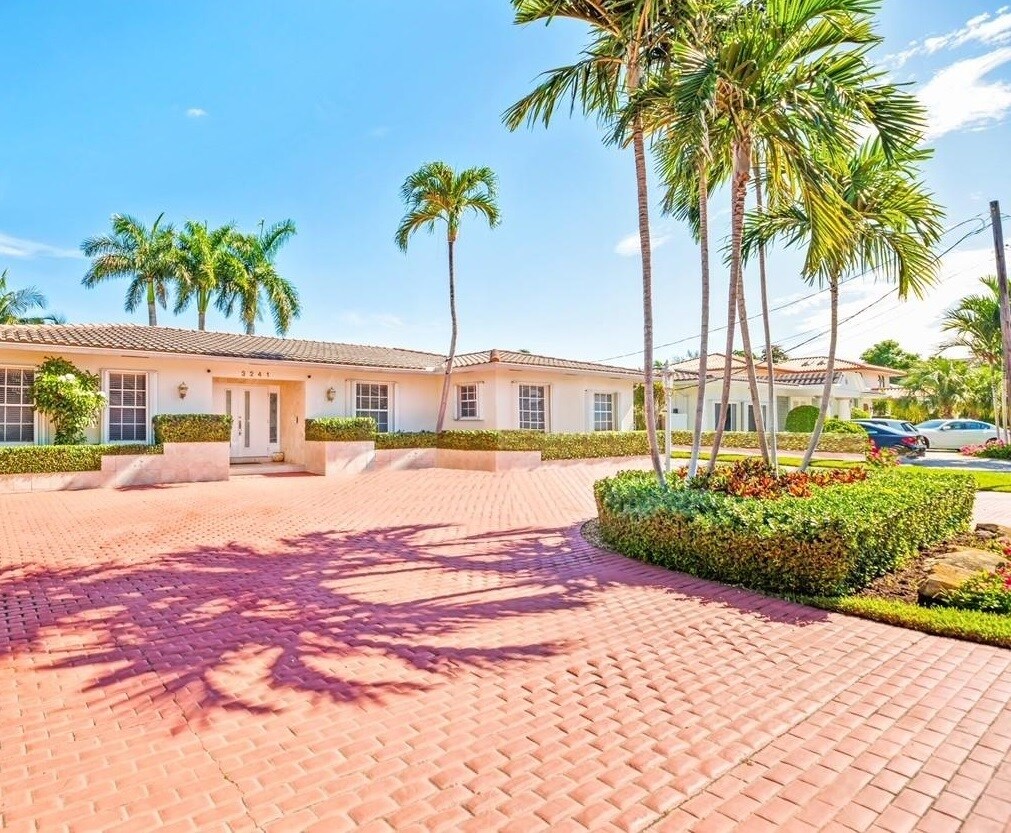 Foto principal - 3241 NE 165th St