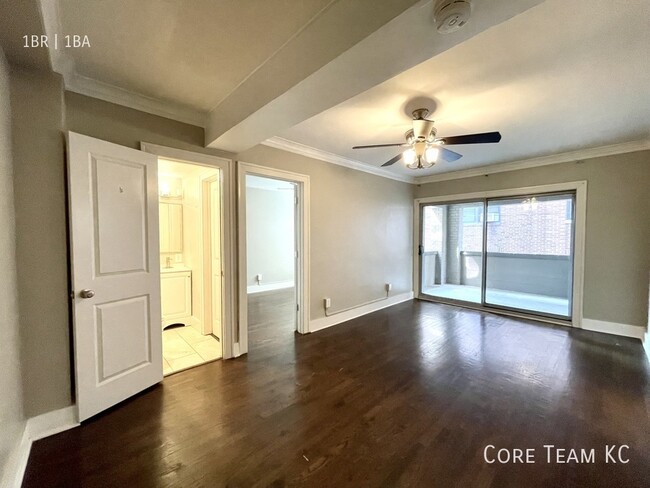 Building Photo - 1 Bedroom in West Plaza