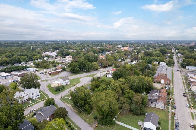 Building Photo - 103/105 Indiana Ln
