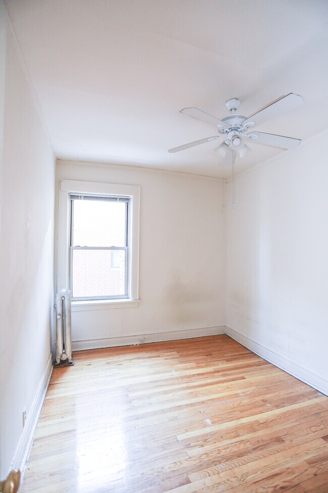 Building Photo - 1205 W Waveland Ave