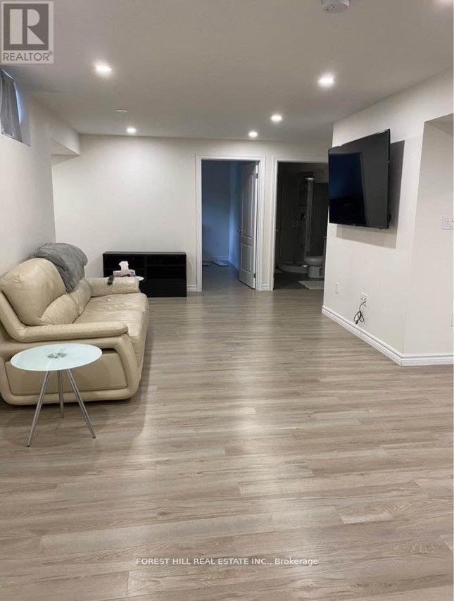 Photo du bâtiment - 499 Beverley Glen Blvd