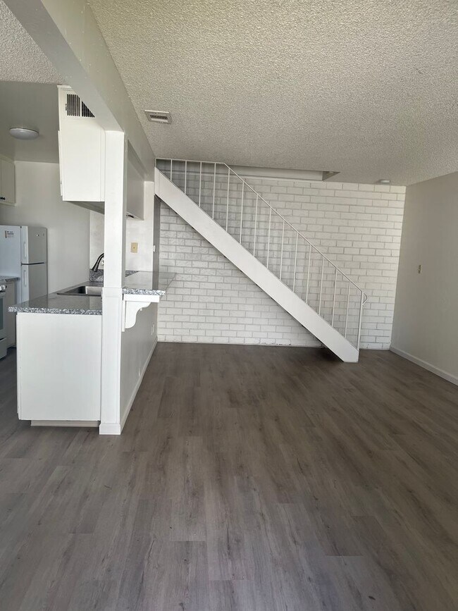 Foto del edificio - 1703 Donner Ave