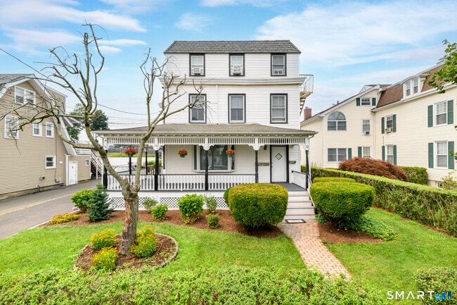Building Photo - 18 Elm Tree Pl