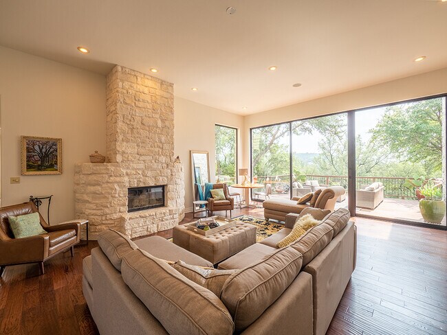 Foto del edificio - 2102 Paisano Rd