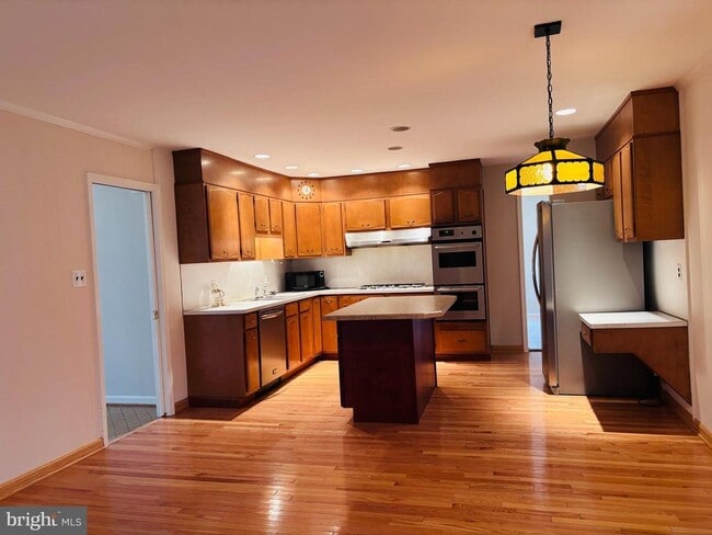 Foto del edificio - 327 Walden Rd