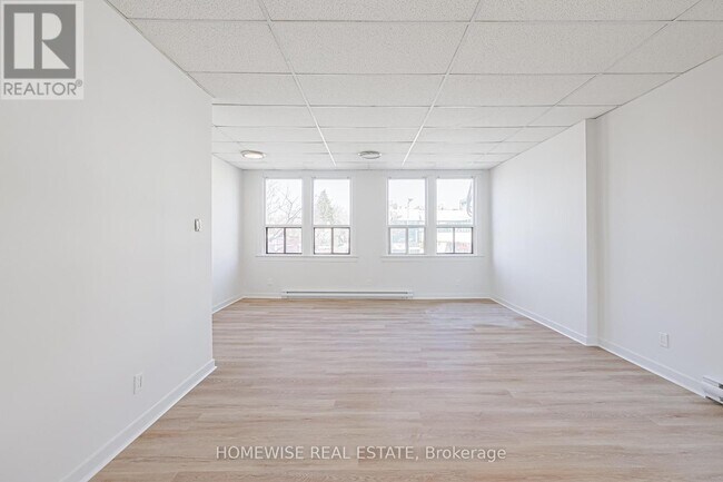 Building Photo - 571 St Clair Ave W
