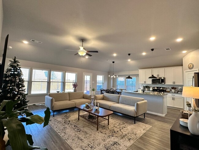 Foto del edificio - 1104 Magpie Lane