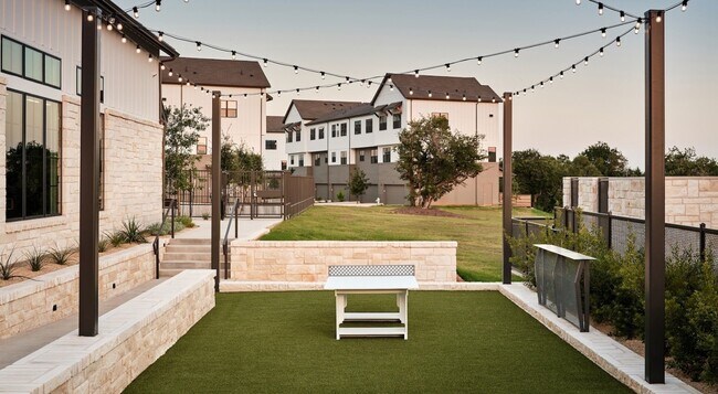 Foto del edificio - 9601 Ledgestone Terrace