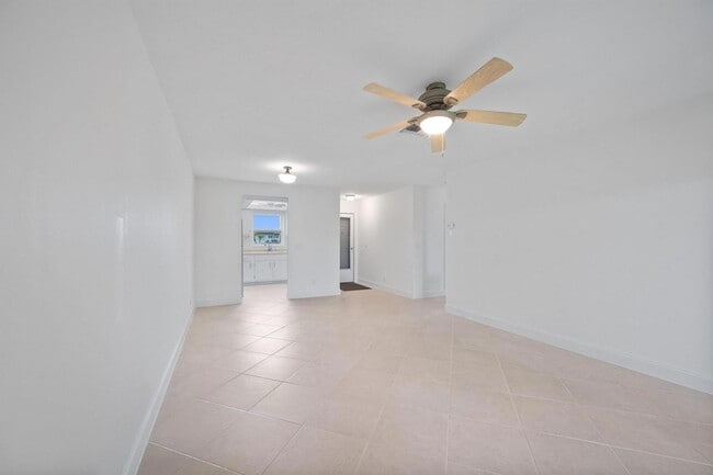 Building Photo - 2765 Ashley Dr W