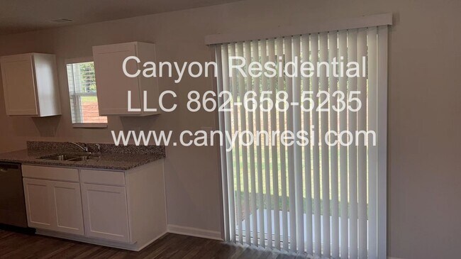 Building Photo - Charming single family house!3bedrooms, 2.5bathrooms